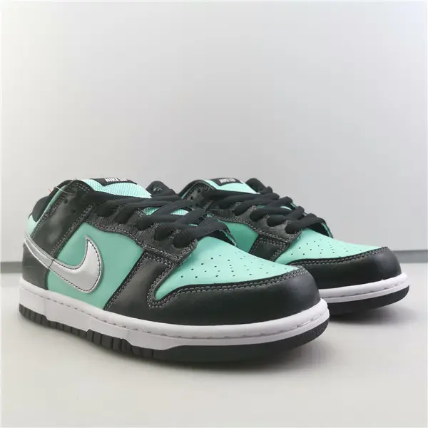 Nike Dunk SB Low Diamond Supply 