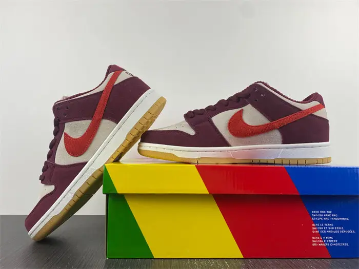 Nike SB Dunk Low Skate Like a Girl 