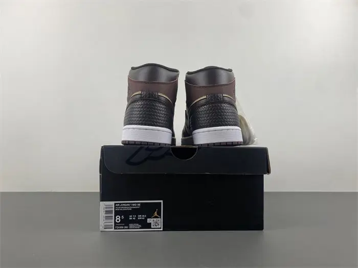 Air Jordan 1 Mid SE 