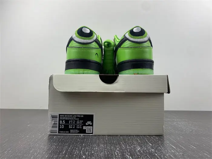 The Powerpuff Girls x Nike SB Dunk Low 