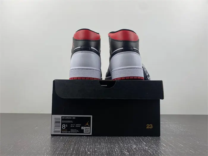 Jordan 1 Mid Gym Red Black Toe 