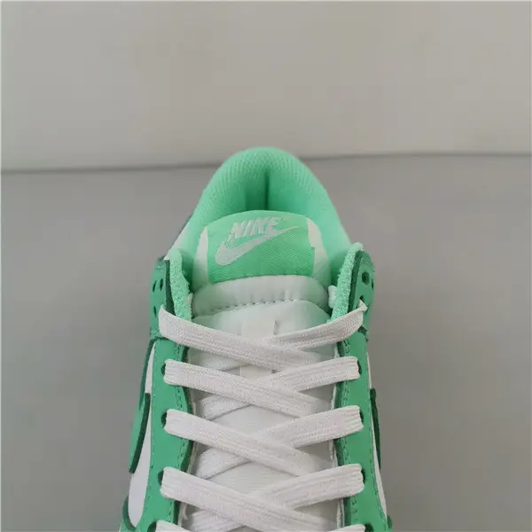 NIKE DUNK LOW GREEN GLOW (W) - 