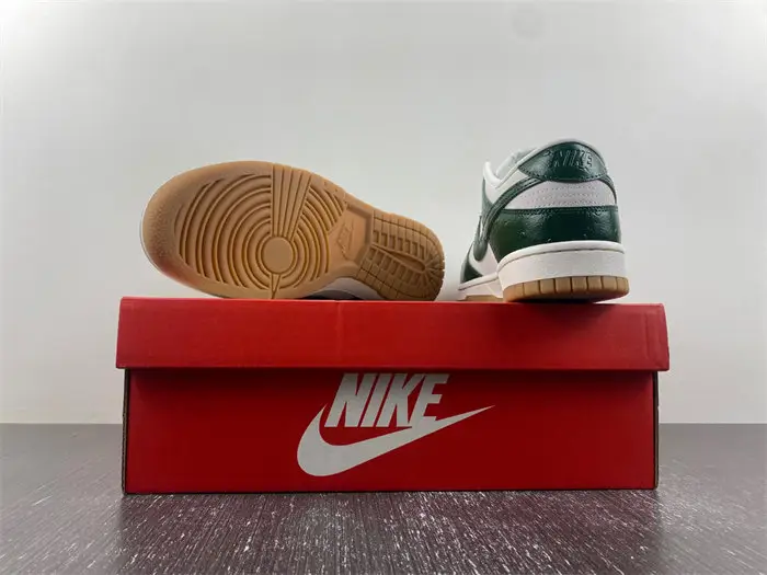Nike Dunk Low LX 
