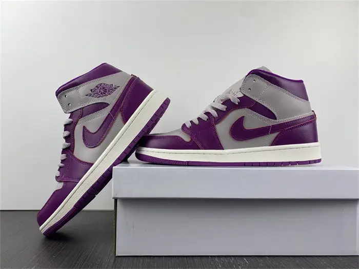 Jordan 1 Mid Magenta 