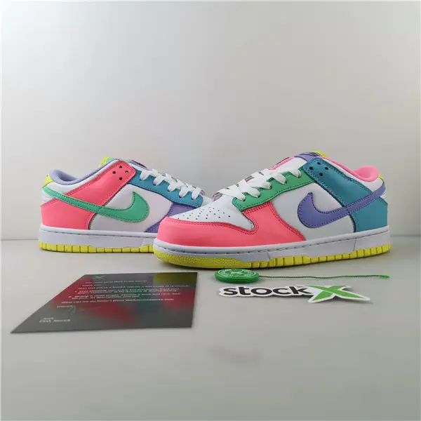 NIKE DUNK LOW SE 