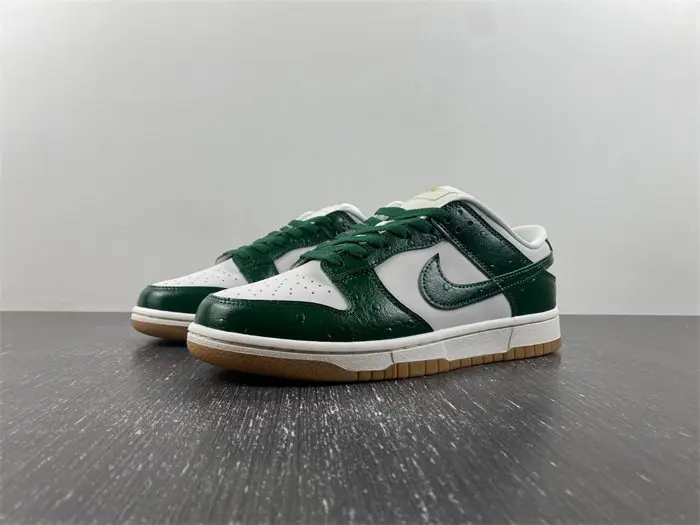 Nike Dunk Low LX 