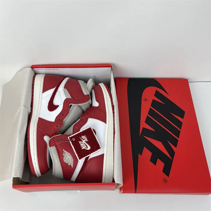 Jordan 1 Retro High OG Varsity Red 
