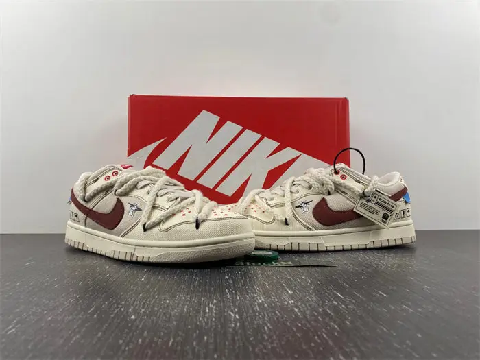Nike Dunk Low 