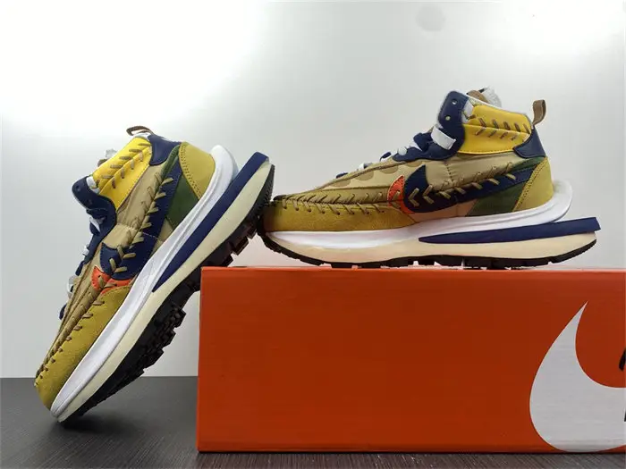 Nike Vaporwaffle sacai Jean Paul Gaultier Sesame Blue 