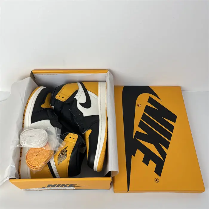 Jordan 1 Retro High OG Yellow Toe 
