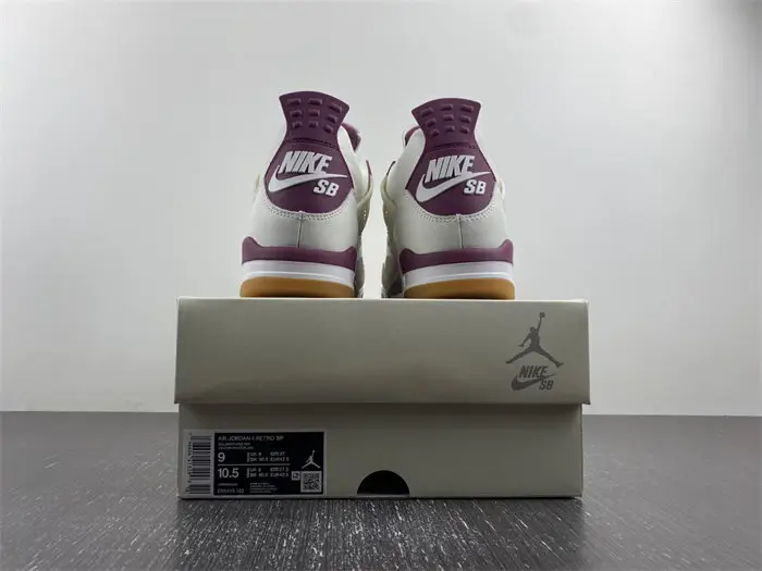 SB x Jordan 4 