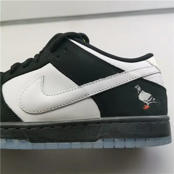 Nike SB Dunk Low Staple Panda Pigeon BV1310 