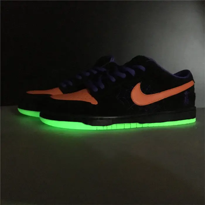 NIKE SB DUNK LOW NIGHT OF MISCHIEF 