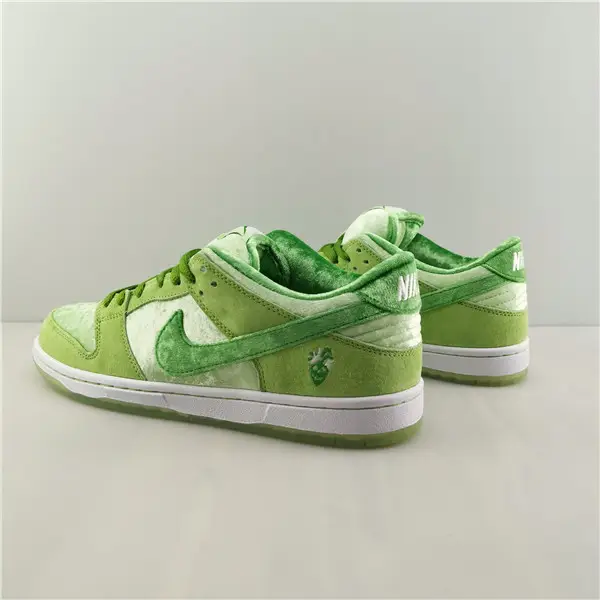 NIKE SB DUNK LOW PRO QS 