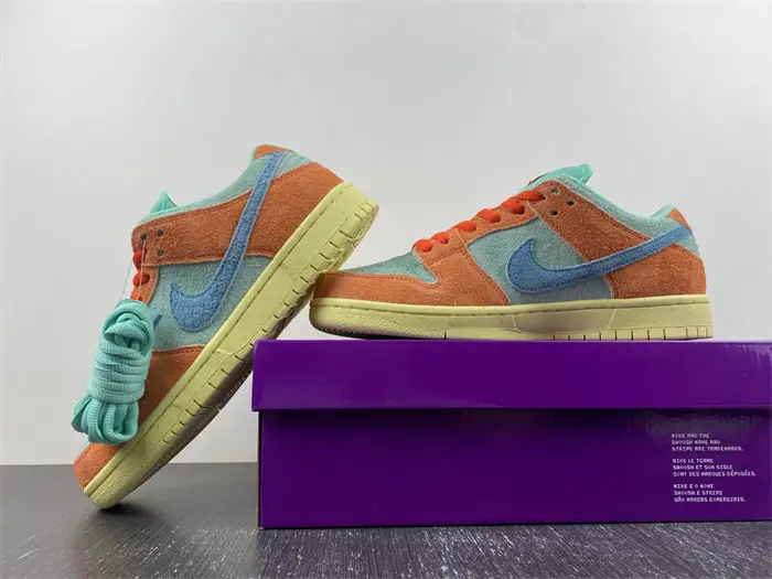 Nike SB Dunk Low 