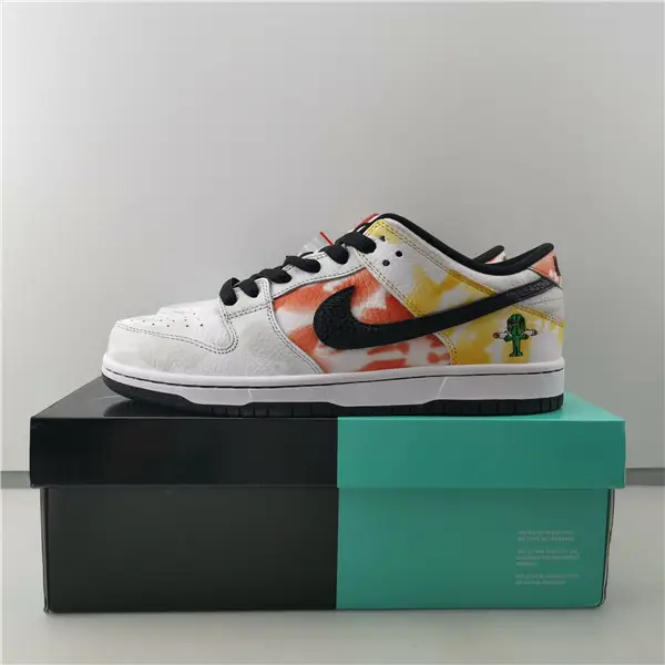 NIKE SB DUNK LOW 