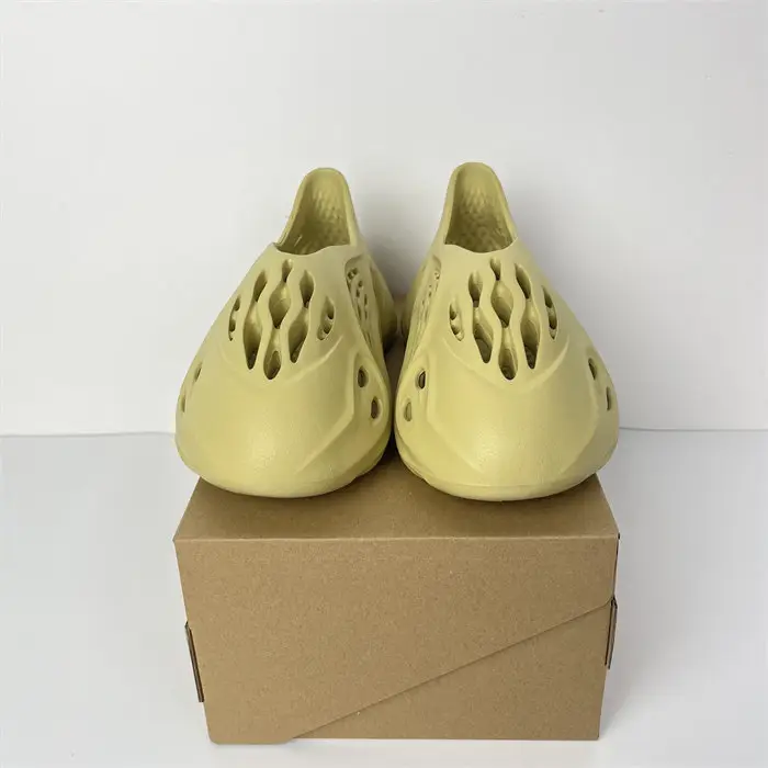 adidas Yeezy Foam RNNR Sulfur 