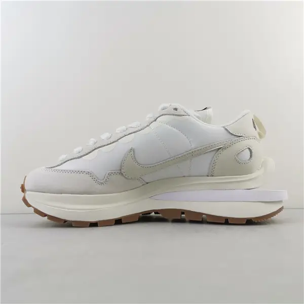 Nike Vaporwaffle Sacai Sail Gum 