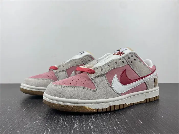 Nike Dunk Low SE 