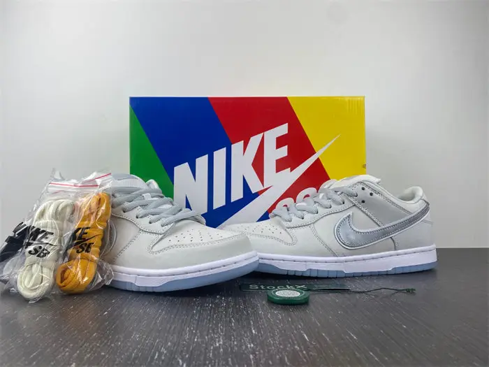 Nike SB Dunk Low White Lobster 