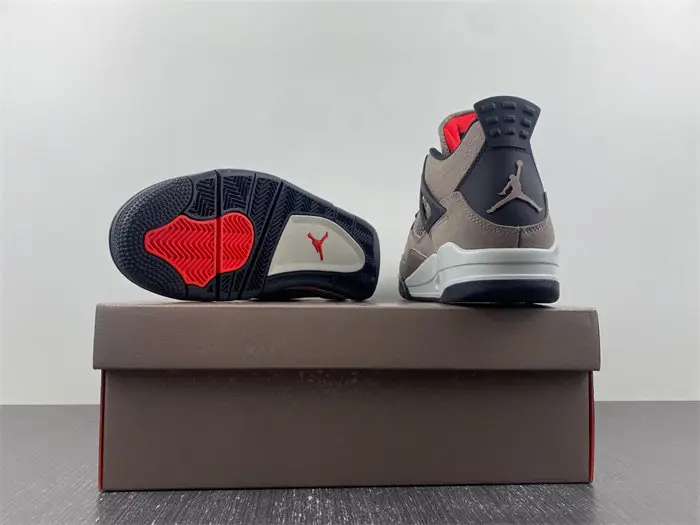 Air Jordan 4 Retro 