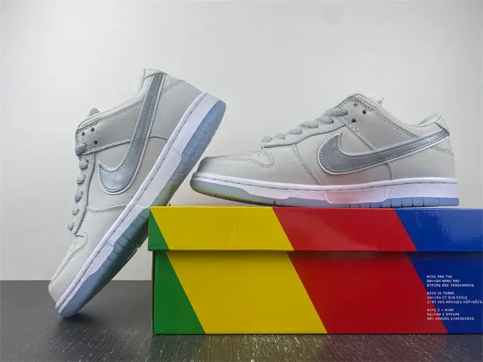 Nike SB Dunk Low White Lobster 