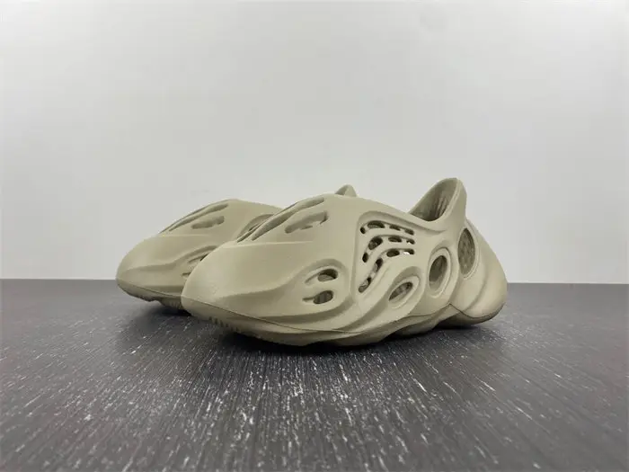 YEEZY FOAM RUNNER 'STONE SALT 