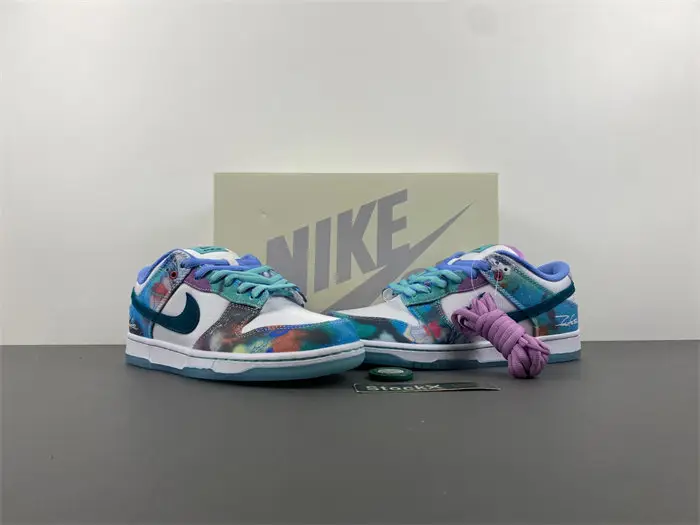 Futura Laboratories x Nike SB Dunk Low FL 