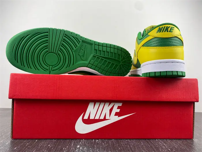 Nike Dunk Low Reverse Brazil 