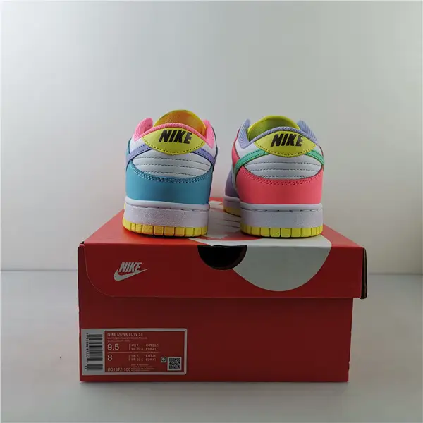 NIKE DUNK LOW SE 