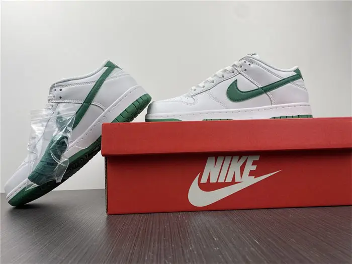 Nike Dunk Low 