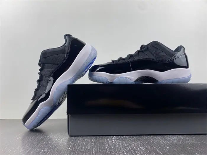Air Jordan 11 Space Jam 