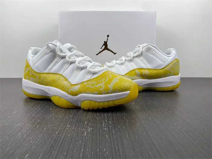 Air Jordan 11 Low WMNS 
