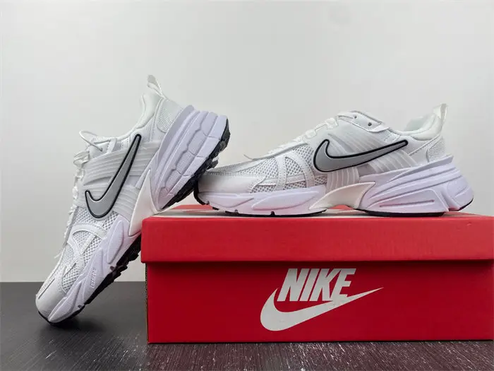 NIKEV2K Runtekk 