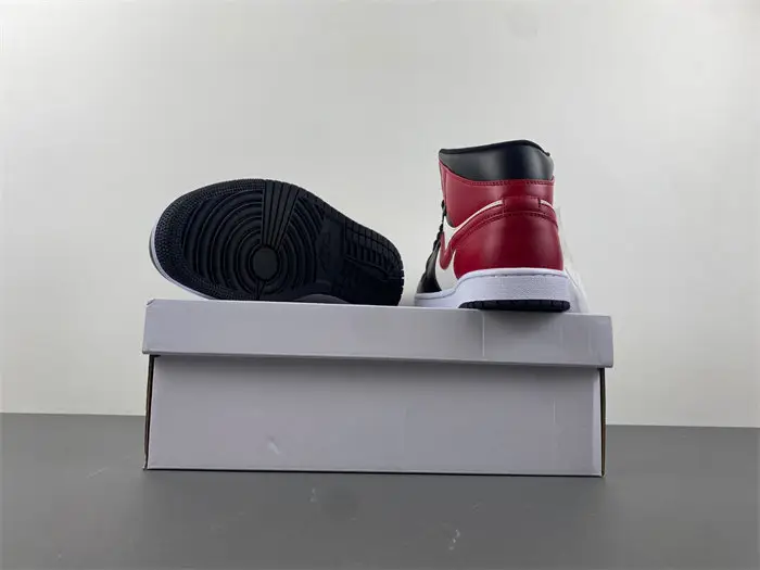WMNS AIR JORDAN 1 MID 'BLACK TOE' 