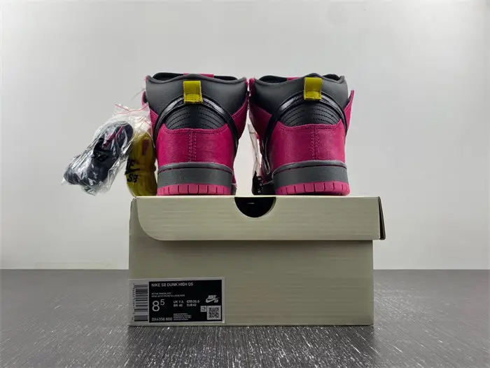 Run The Jewels x Nike SB Dunk Low 