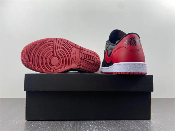 Jordan 1 Retro Low Bred 