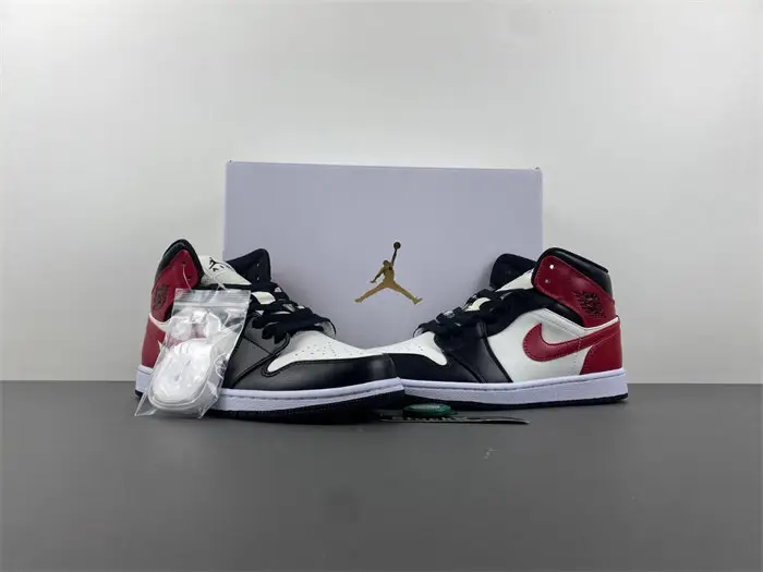 WMNS AIR JORDAN 1 MID 'BLACK TOE' 