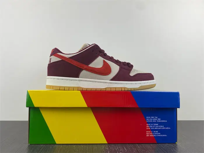 Nike SB Dunk Low Skate Like a Girl 