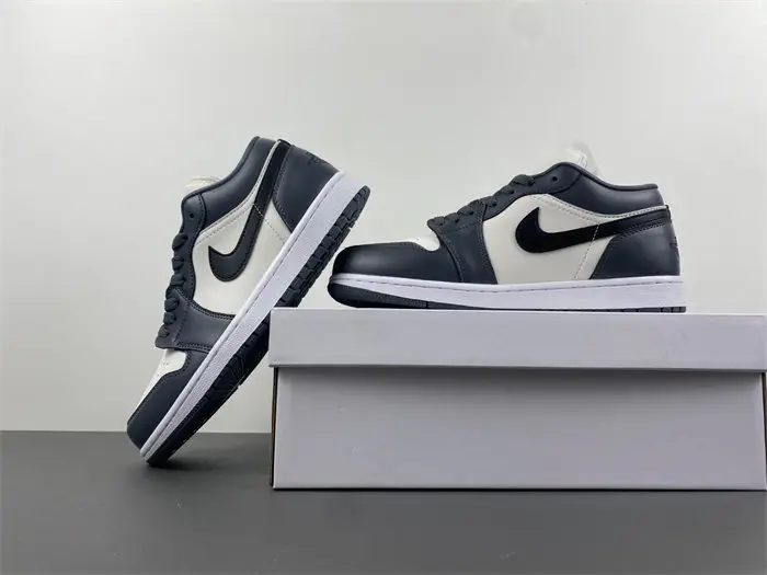 Air Jordan 1 Low 