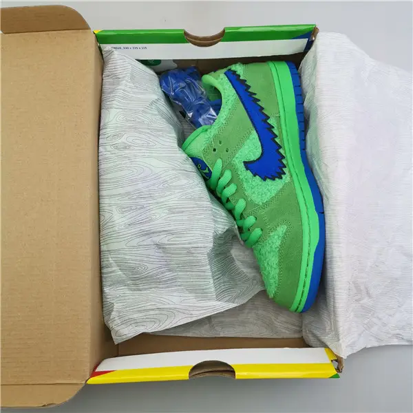 GRATEFUL DEAD X NIKE SB DUNK LOW 