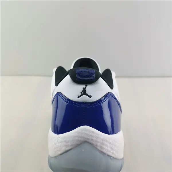 Air Jordan 11 Low WMNS 