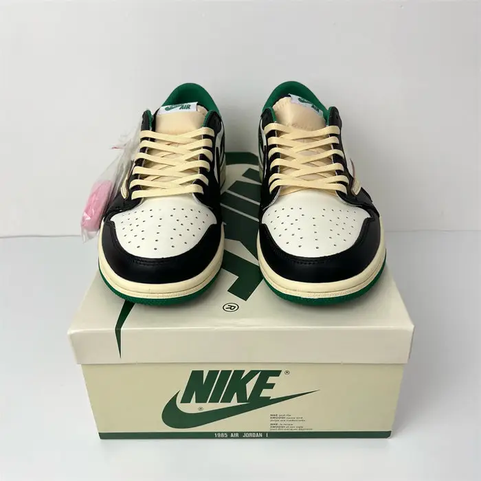 Jordan 1 Retro Low OG SP Travis Scott 
