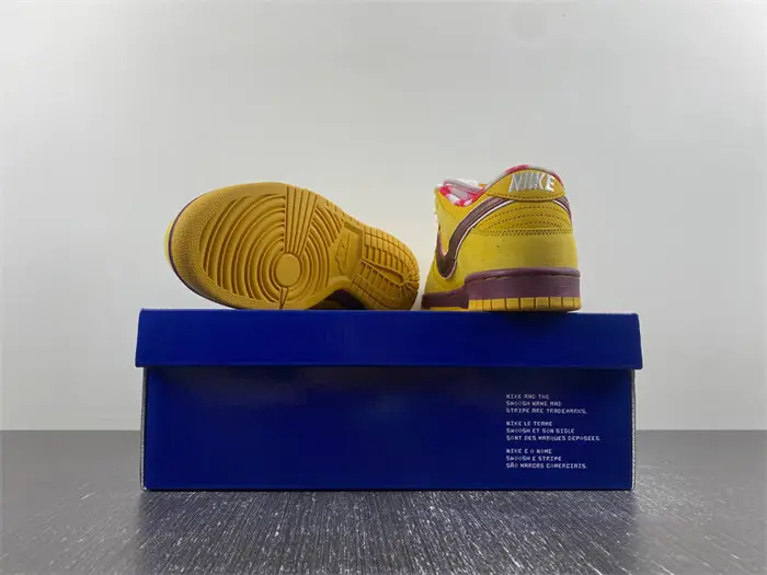 Nike SB Dunk Low Yellow Lobster 