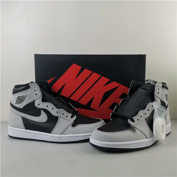 Jordan 1 Retro High Black White Light Smoke Grey 