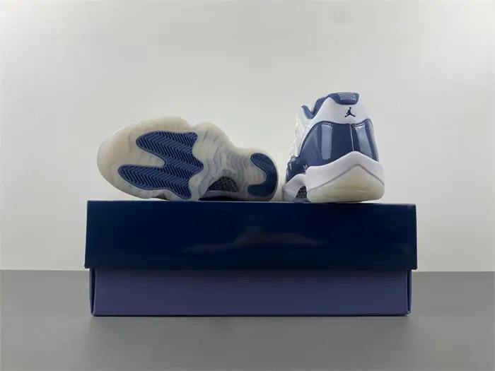 Air Jordan 11 Low white 