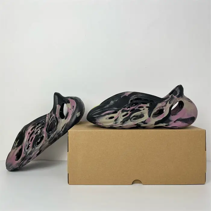 adidas Yeezy Foam RNR MX Carbon 