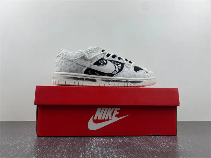 Nike Dunk Low 