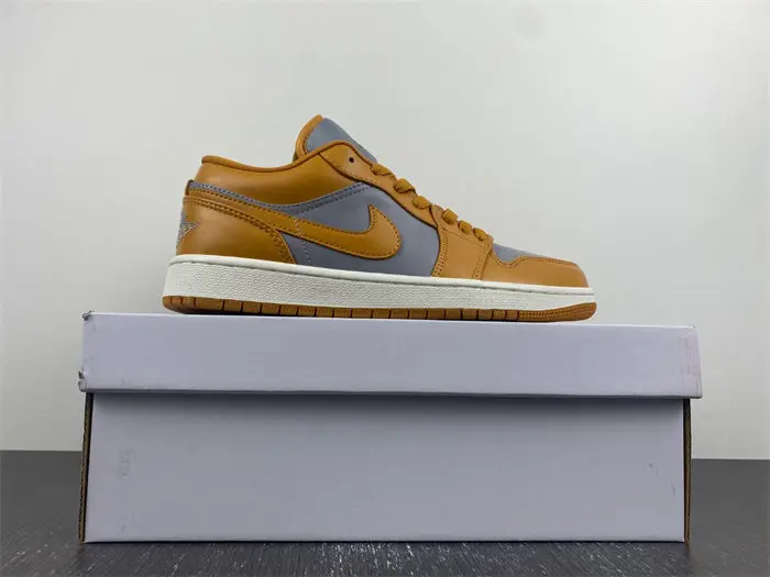 Air Jordan 1 Low 