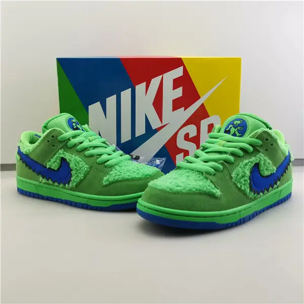 GRATEFUL DEAD X NIKE SB DUNK LOW 